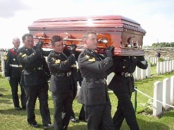 coffin-of-unidentified-3rd-bn-soldier-reburied-2003